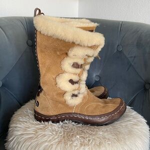 Tan Fur-Lined Boots